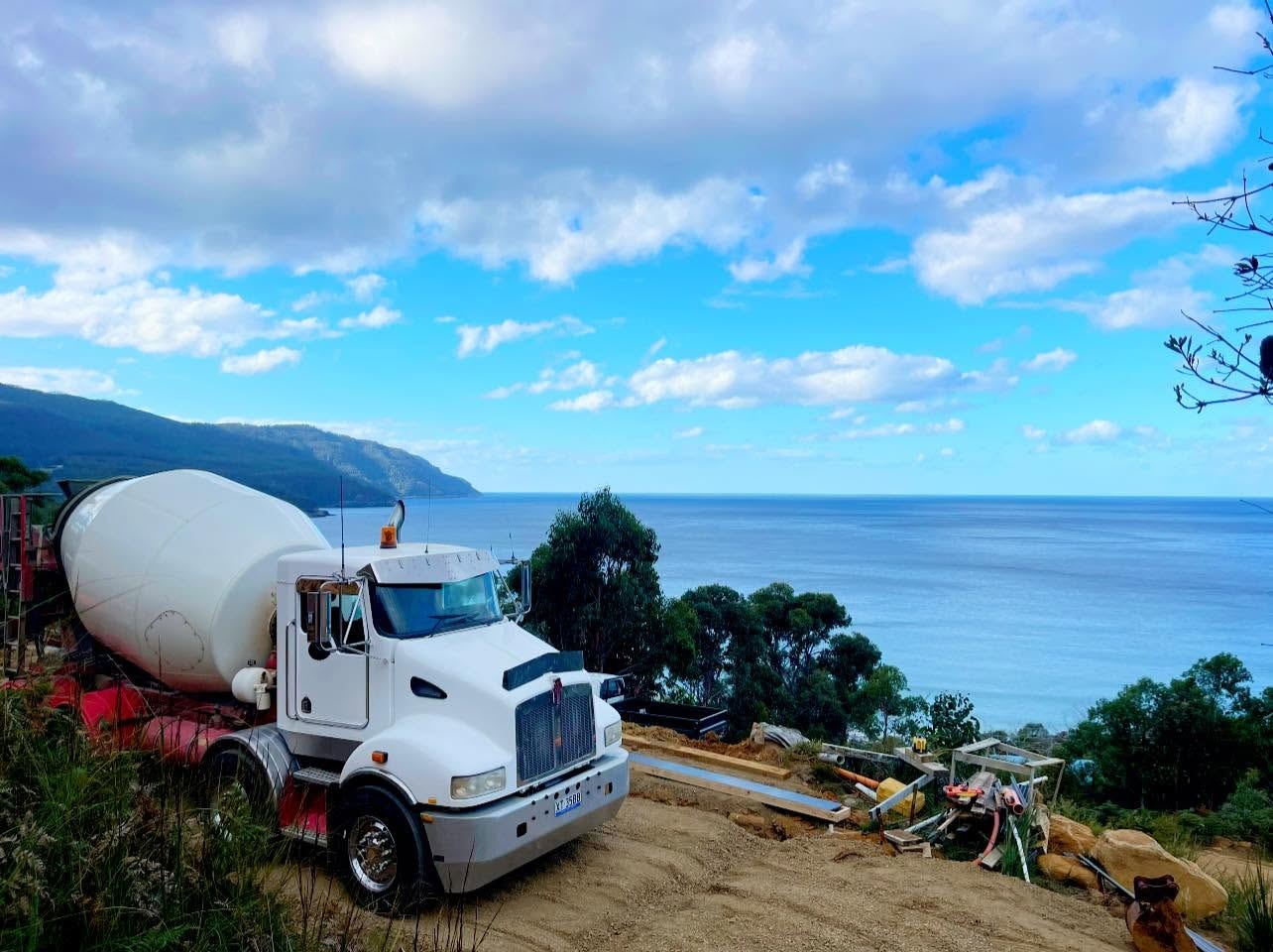 Readymix delivery, clifftop site