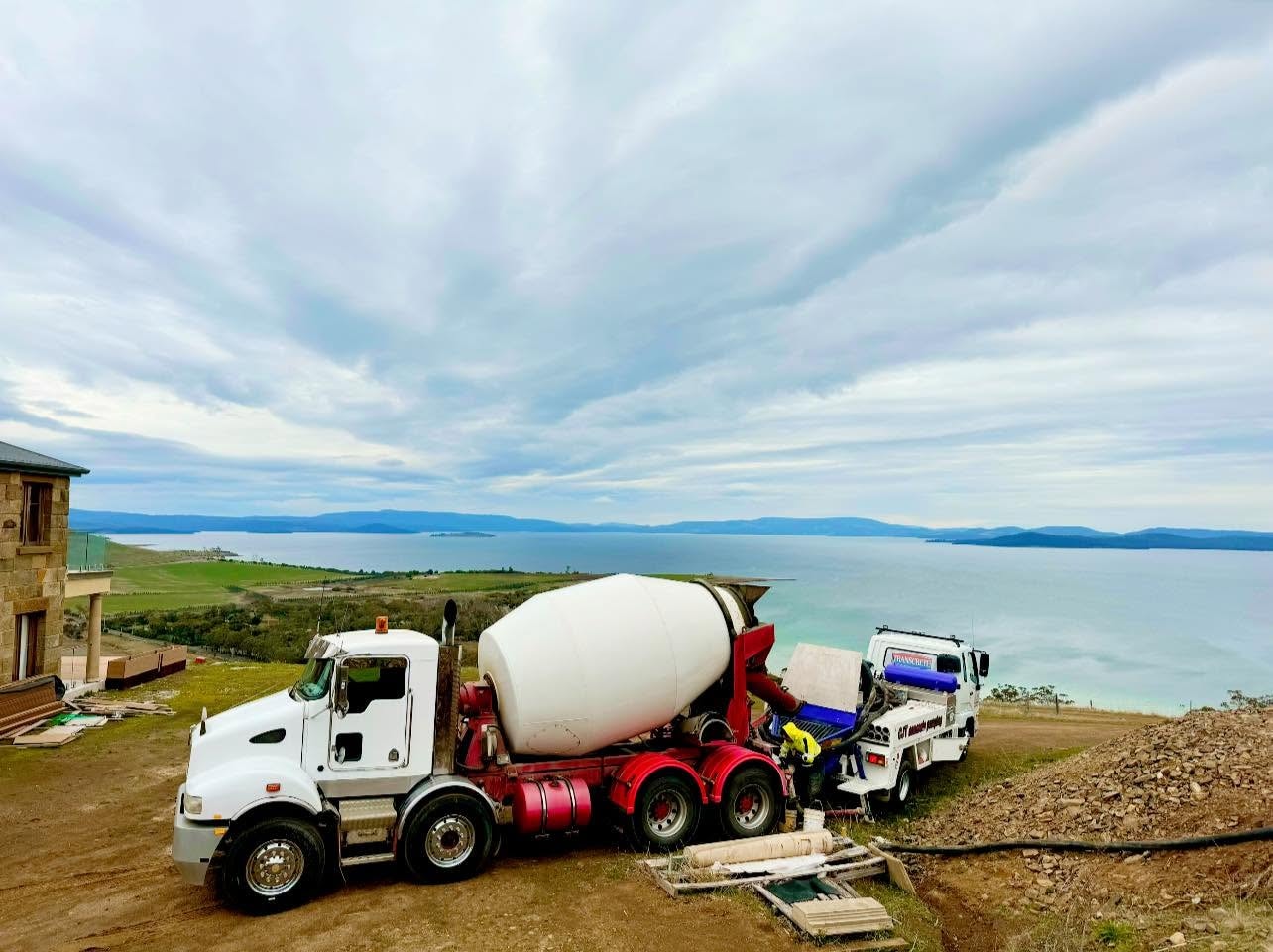 Mixer truck, lakeside construction